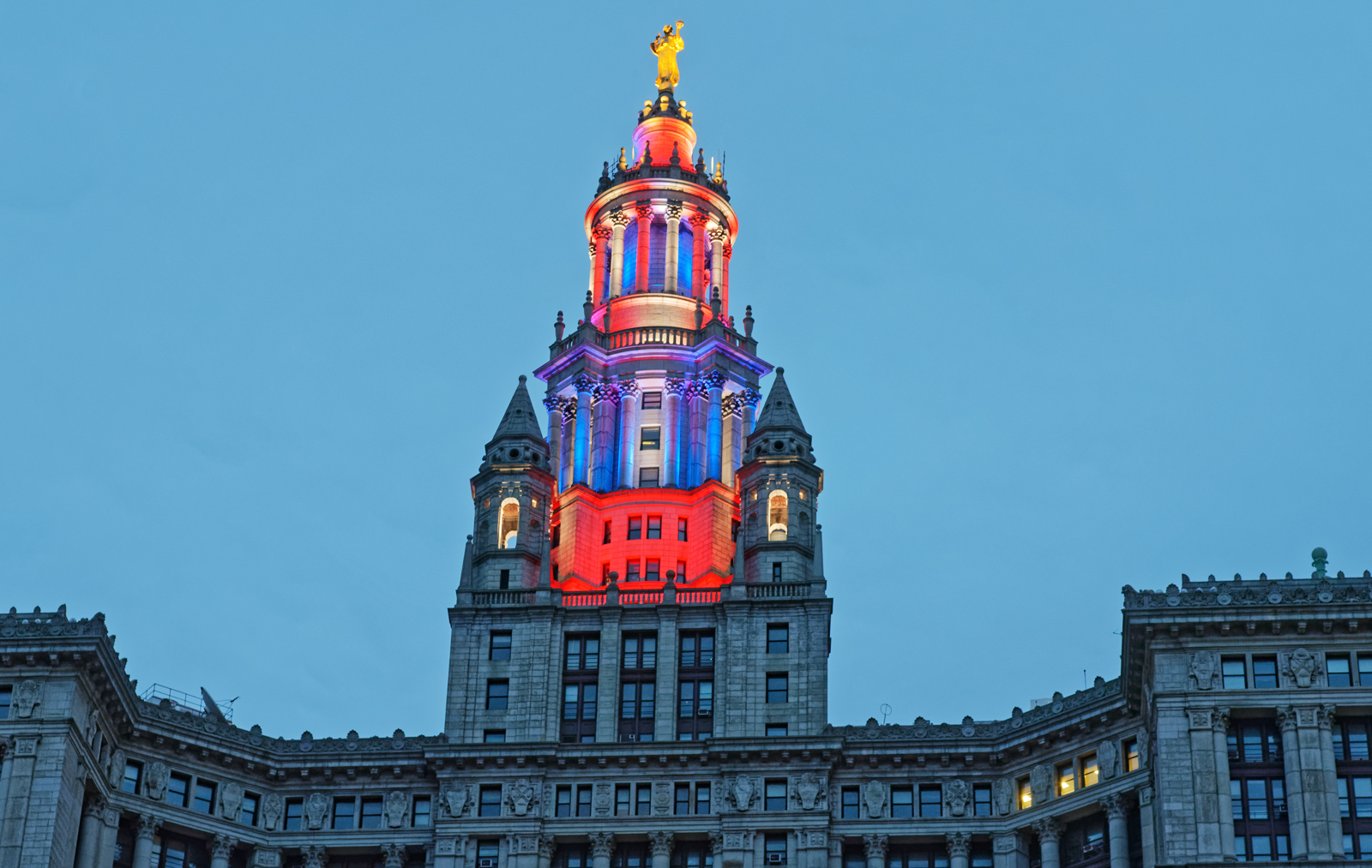 Like many landmarks in the city and around the country, the Municipal Building's cupola is specially lit to honor healthcare workers on the frontlines of the coronavirus pandemic. Photo: Carl Glassman/Tribeca Trib